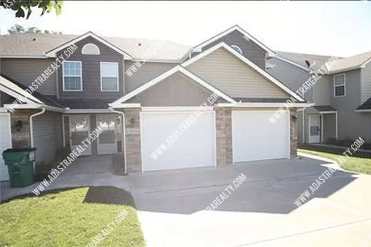 Townhouse for rent at 13753 Post Oak Lane, Platte City, MO 64079