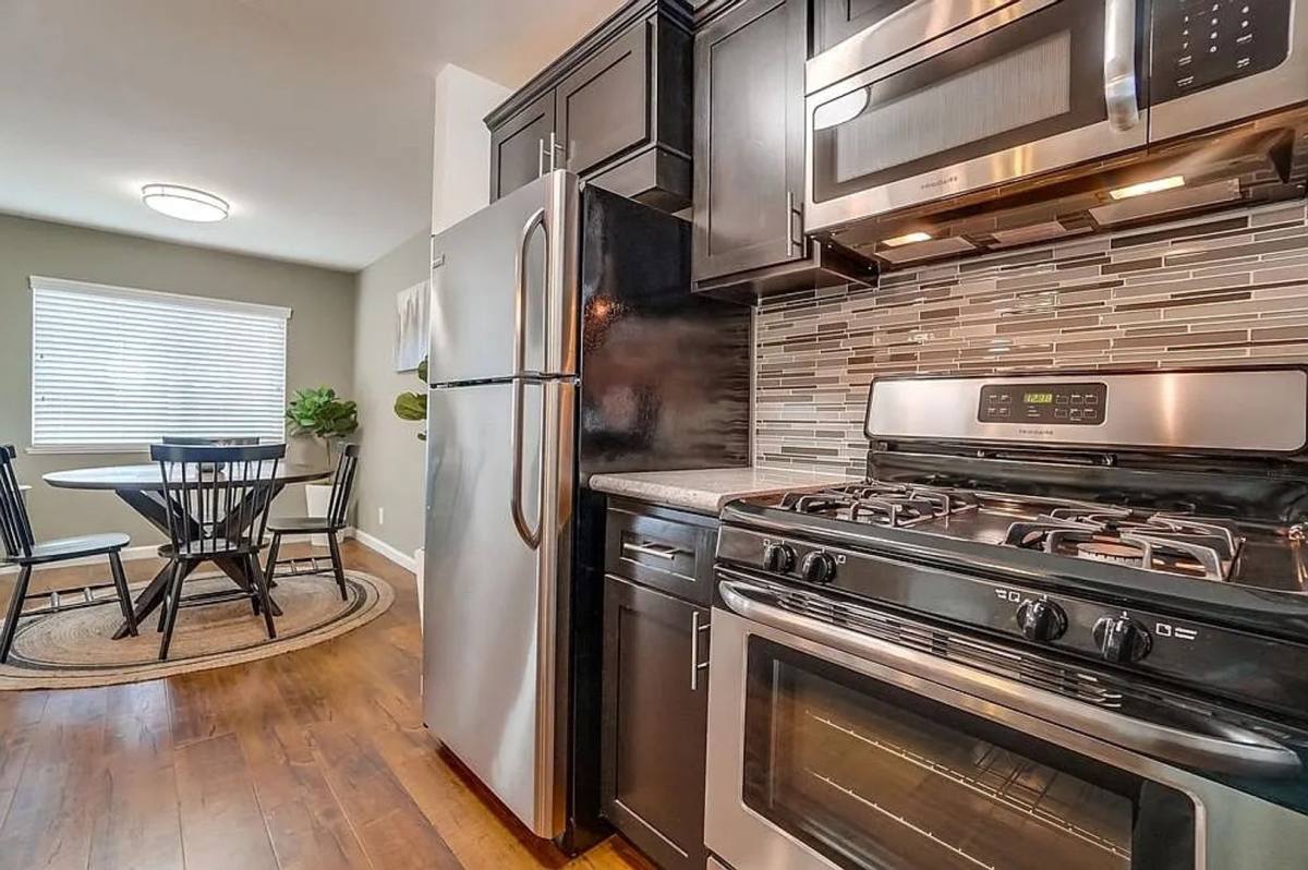 Apartment for rent at 821 N Austin Ave, Inglewood, CA 90302