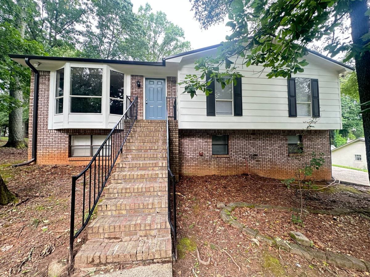 House for rent at 2516 Vera Cruz Dr, Birmingham, AL 35235