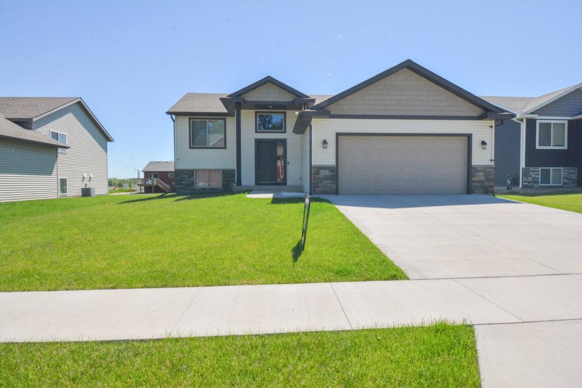 House for rent at 6934 Clarkia Dr NW, Rochester, MN 55901