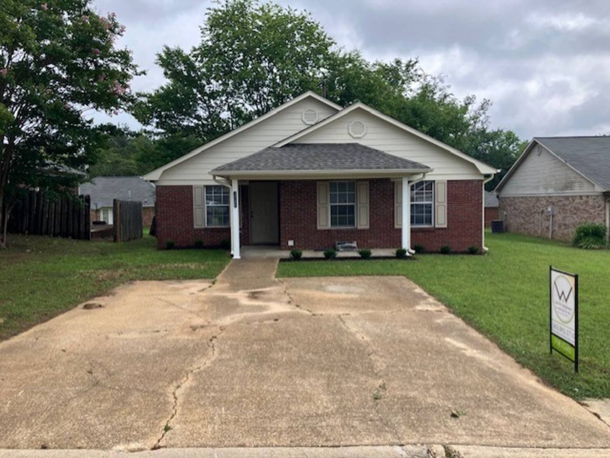House for rent at 3546 Crestview Rd, Tupelo, MS 38801