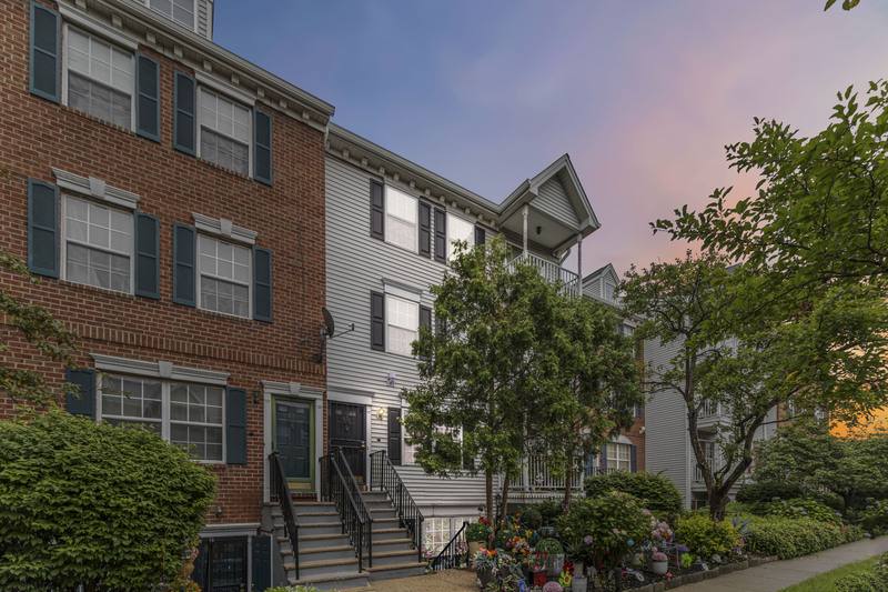 44 Vaughan Dr, Newark, NJ 07103