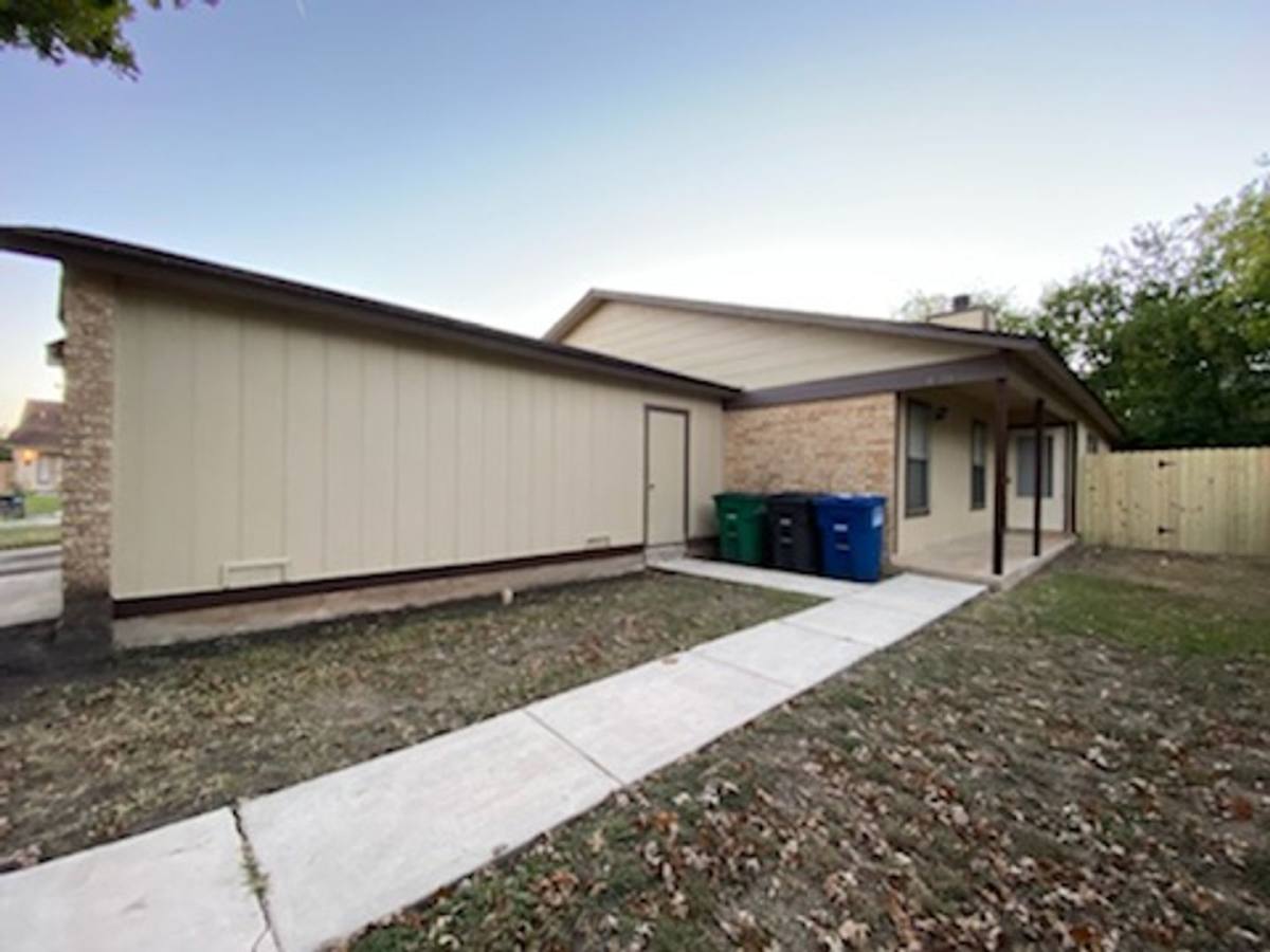 House for rent at 14429 Woods Hole Dr, San Antonio, TX 78233