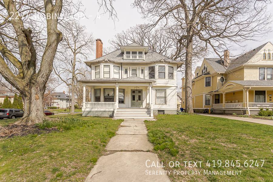 Apartment for rent at 2274 Robinwood #4, Toledo, OH 43620