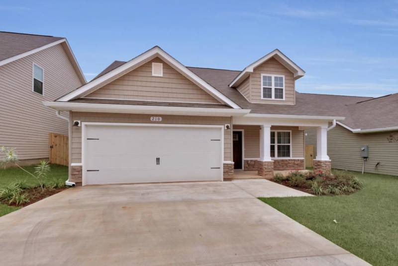 House for rent at 210 Wainwright Dr, Crestview, FL 32539