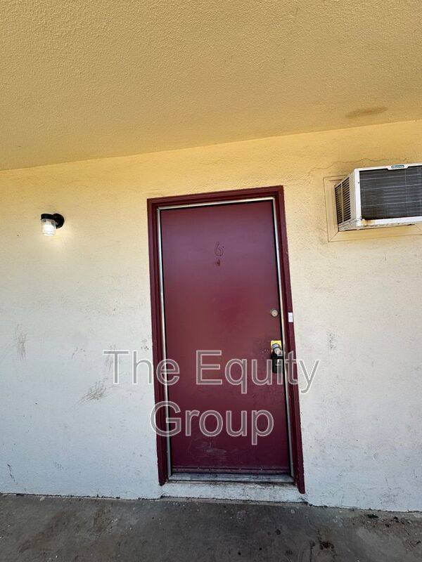 Apartment for rent at 352 S Blackstone St #6, Tulare, CA 93274