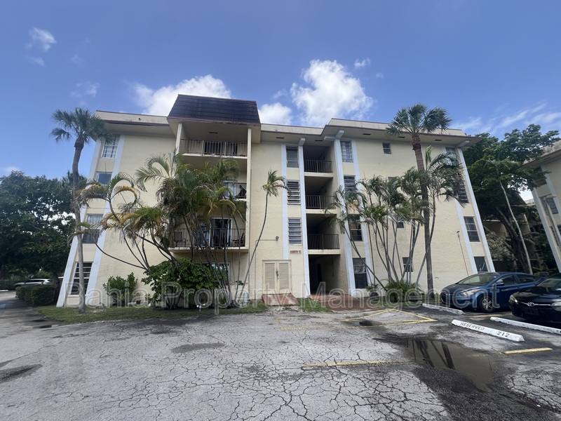Condo for rent at 11905 NE 2nd Ave #C417, Miami, FL 33161