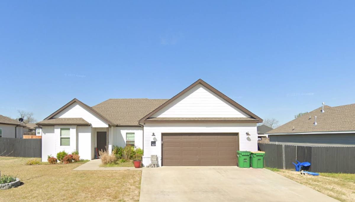 House for rent at 427 N Otoe St, Farmington, AR 72730