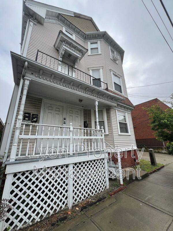 Apartment for rent at 407 Smith St #2, Providence, RI 02908