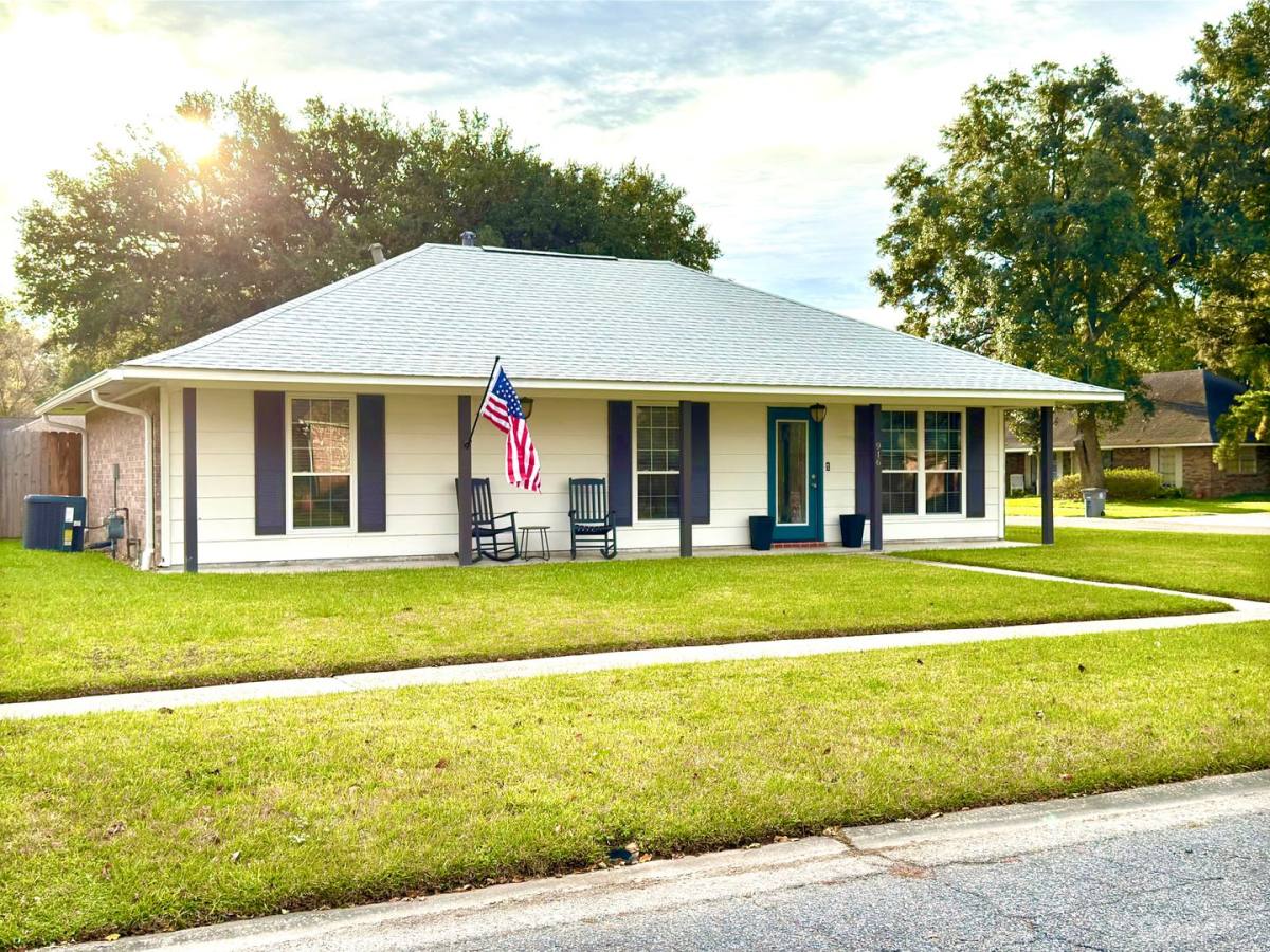 House for rent at 916 Tanglebriar Dr, Baton Rouge, LA 70810