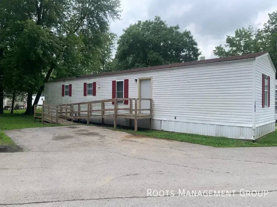 Apartment for rent at 8725 Wabash Ave #105, Terre Haute, IN 47803