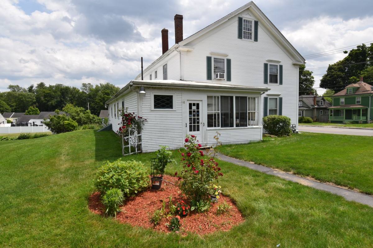 Apartment for rent at 951 Main St, Haverhill, MA 01830