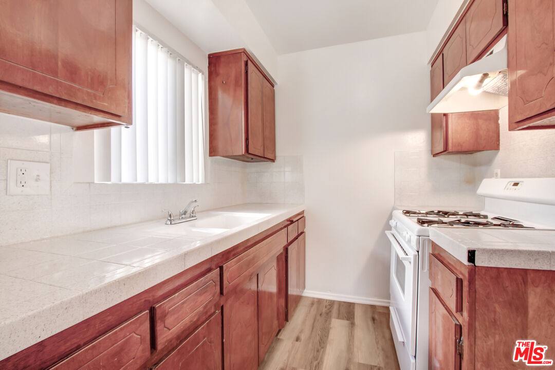 Apartment for rent at 14108 Doty Ave, Hawthorne, CA 90250