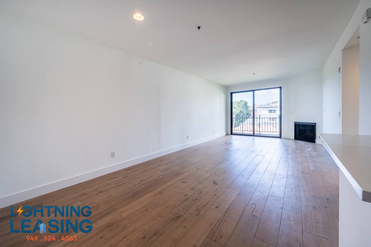 Apartment for rent at 8811 Burton Way #209C, Los Angeles, CA 90048