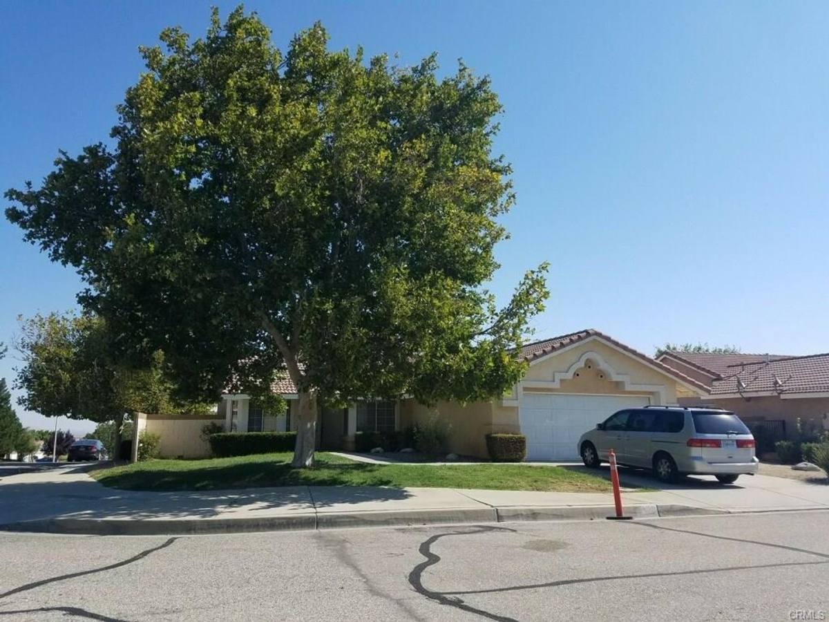House for rent at 4375 Portola Dr, Palmdale, CA 93551