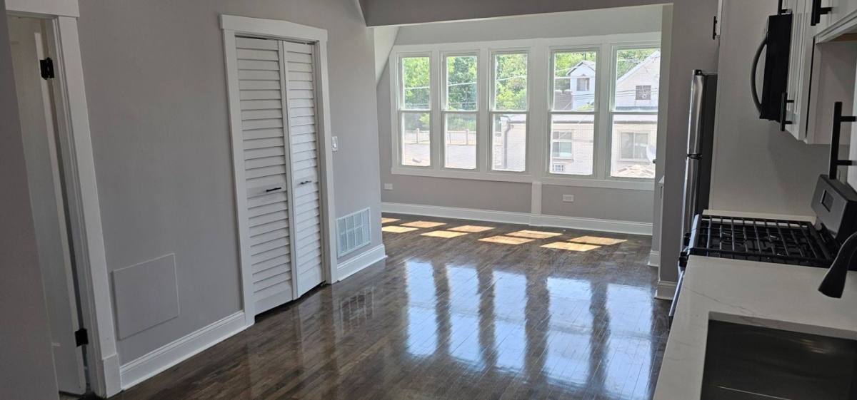 Apartment for rent at 5605 N Keystone Ave, Chicago, IL 60646