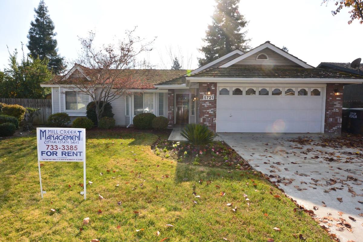 House for rent at 5721 W Tempe, Visalia, CA 93277