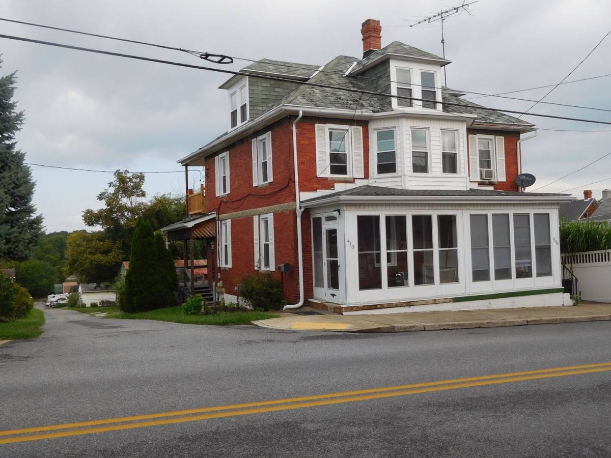 Apartment for rent at 408-410 Fairview Ave, Waynesboro, PA 17268