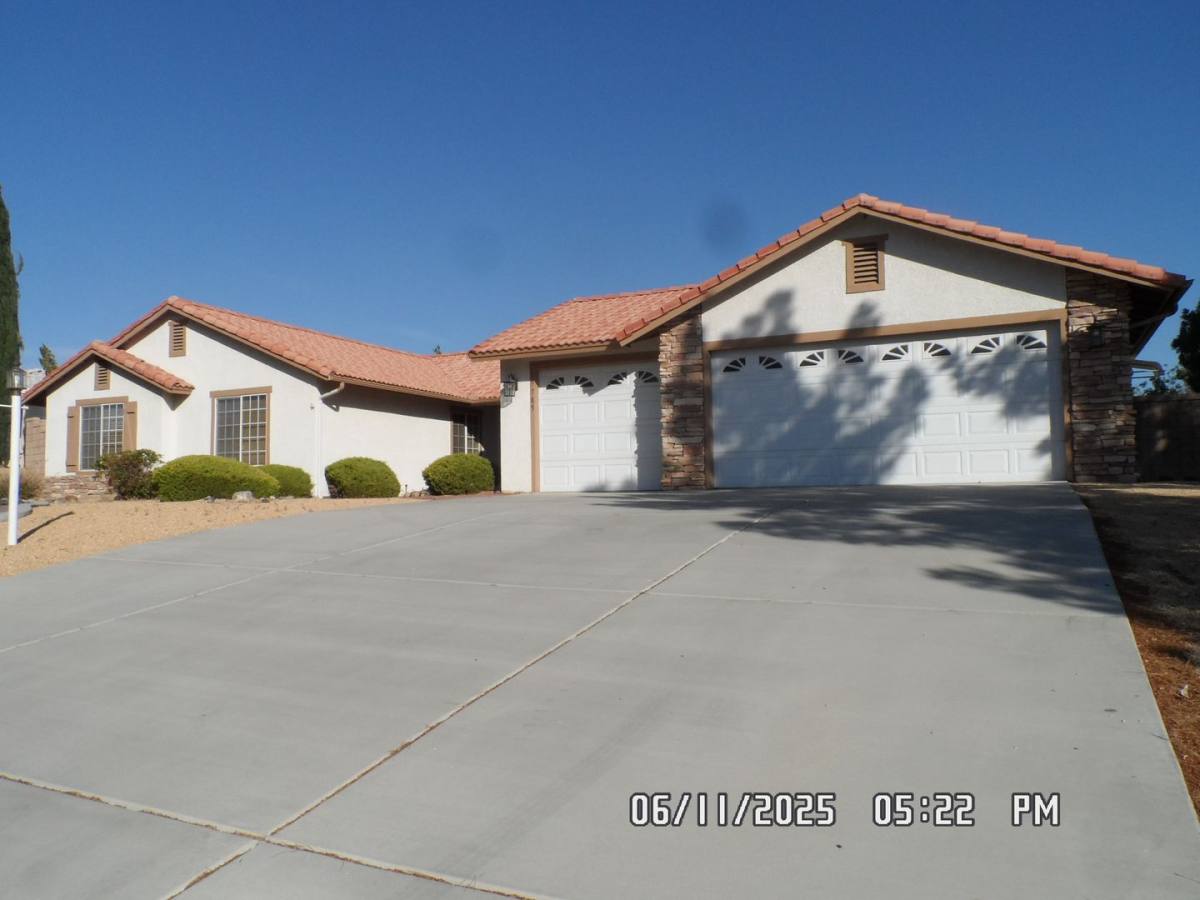 House for rent at 17785 Branding Iron Rd, Apple Valley, CA 92307