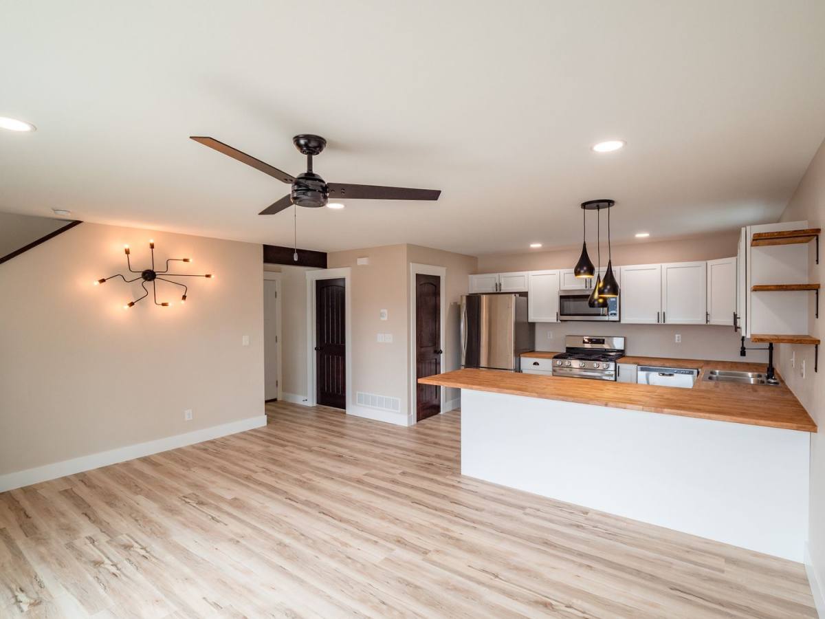 Apartment for rent at 615 3rd Ave SW, Cedar Rapids, IA 52404