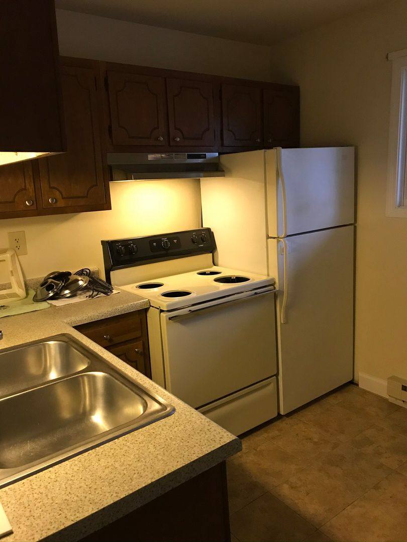 Apartment for rent at 747-751 Aurora Ave, Aurora, IL 60505