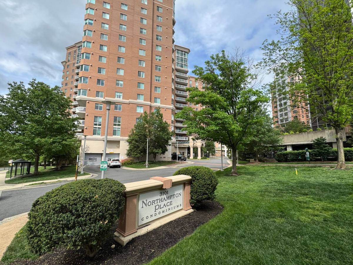 Condo for rent at 3101 N Hampton Dr, Alexandria, VA 22302