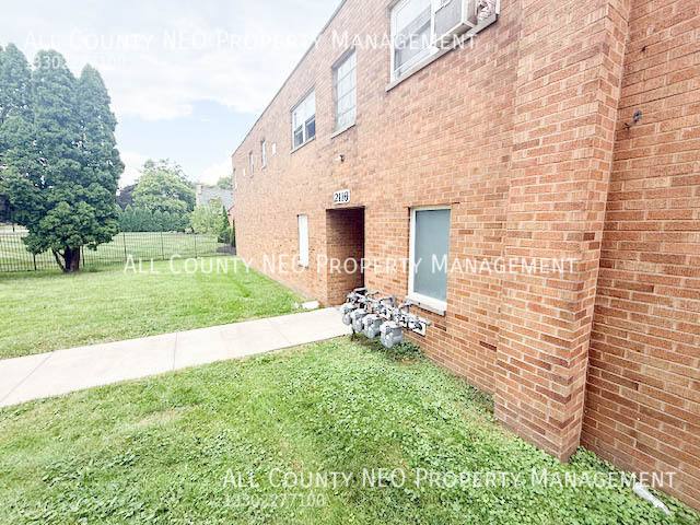 Apartment for rent at 2116 Market Ave N #4, Canton, OH 44714