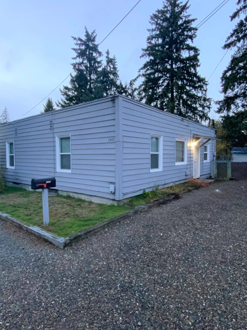 Apartment for rent at 1403 & 1405 104th St S, Tacoma, WA 98444