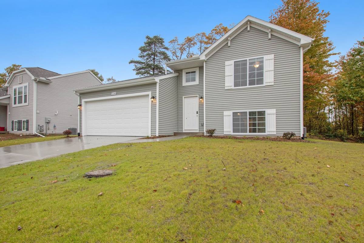 House for rent at 1312 Chapel Hill Dr, Mishawaka, IN 46545