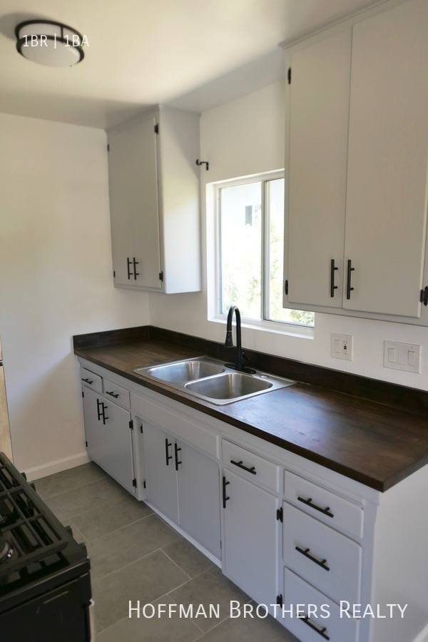 Apartment for rent at 3005 Normandie Ave #6, Los Angeles, CA 90007