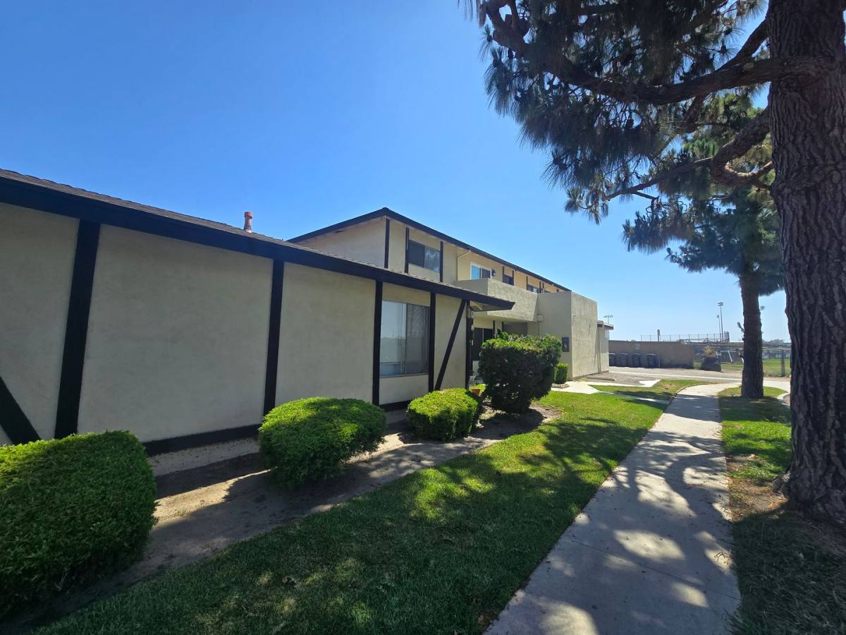 Apartment for rent at 15762 Taft Lane, Huntington Beach, CA 92649