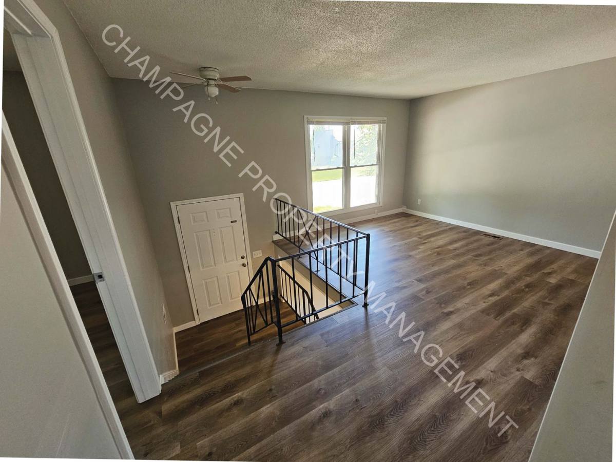 Apartment for rent at 1307-1309 N Arrowhead Ridge, Independence, MO 64056