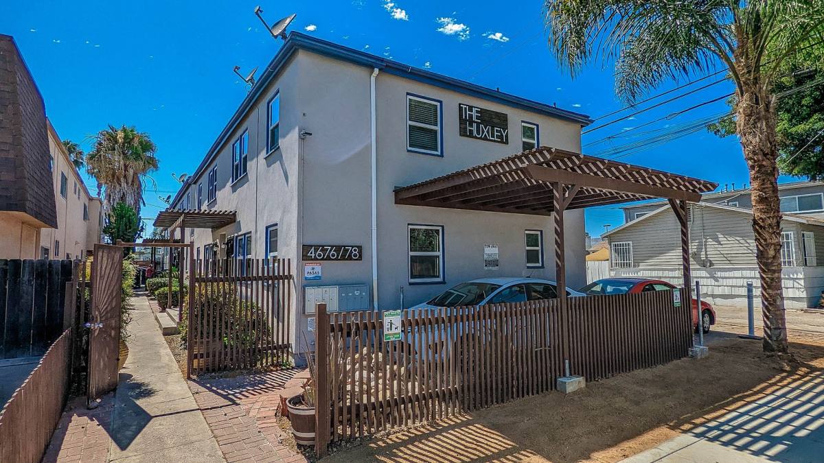 Apartment for rent at 4676-4678 Cherokee Ave, San Diego, CA 92116