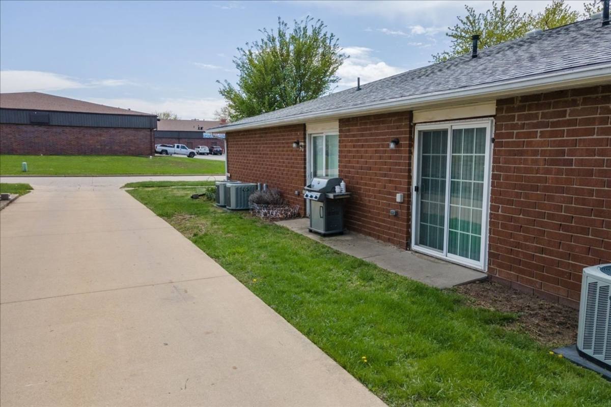 Apartment for rent at 1510 Dustin Dr, Normal, IL 61761