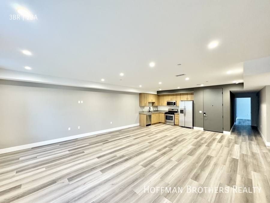 Apartment for rent at 11155 Huston St #204, North Hollywood, CA 91601