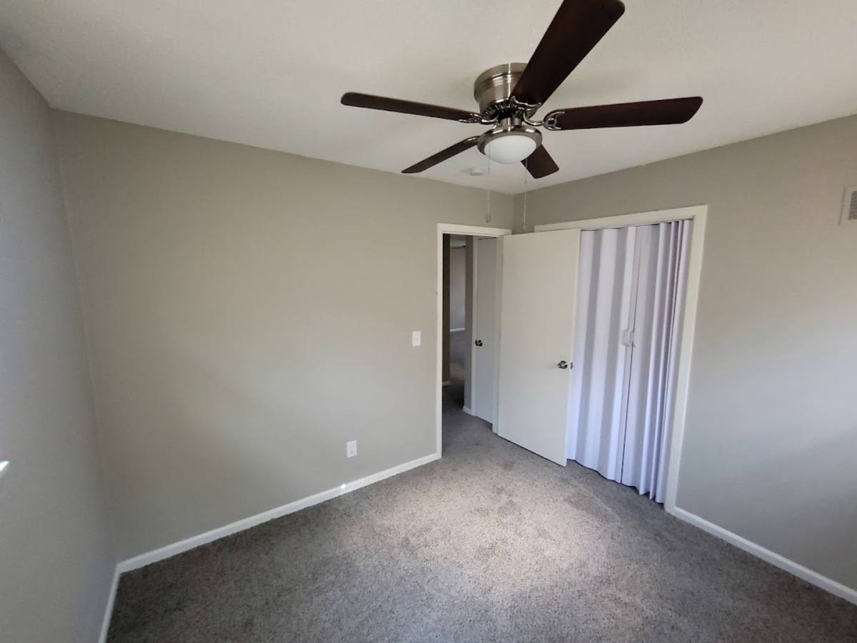 Apartment for rent at 5036-5038 N Topping Ave, Kansas City, MO 64119
