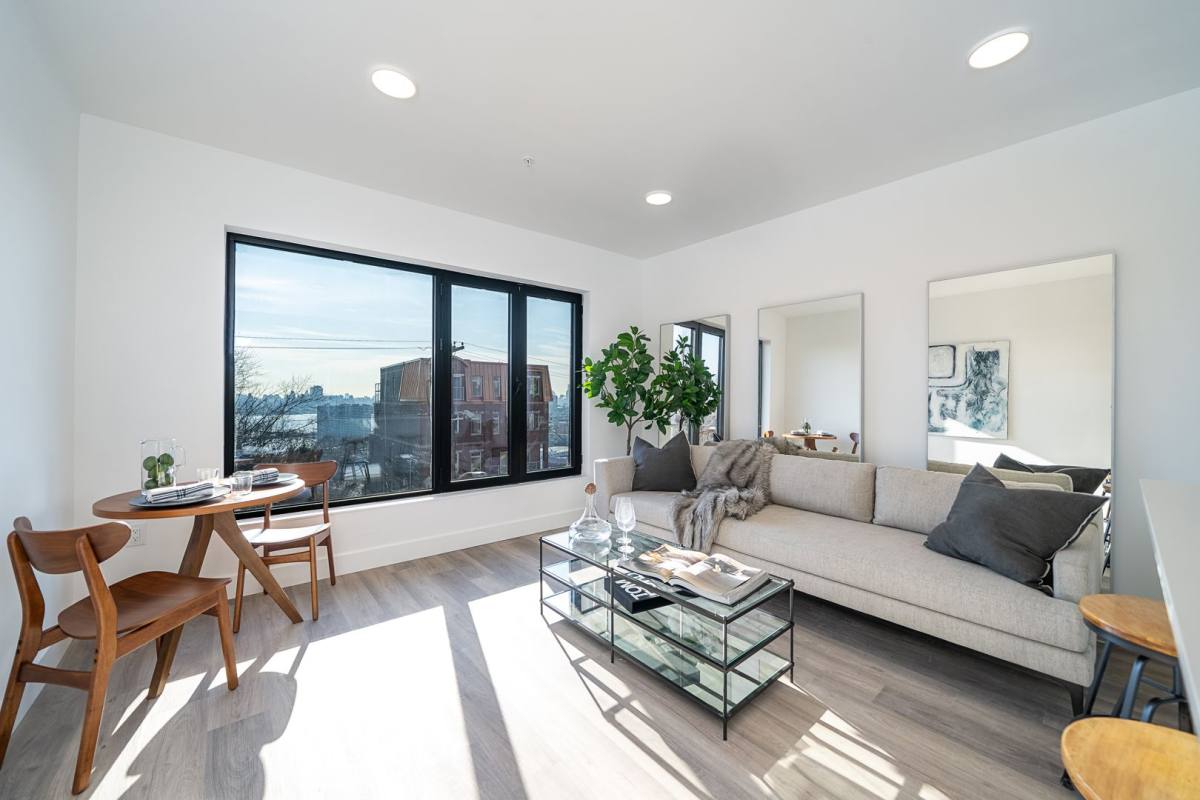 Apartment for rent at 1415 Manhattan Ave, Union City, NJ 07087
