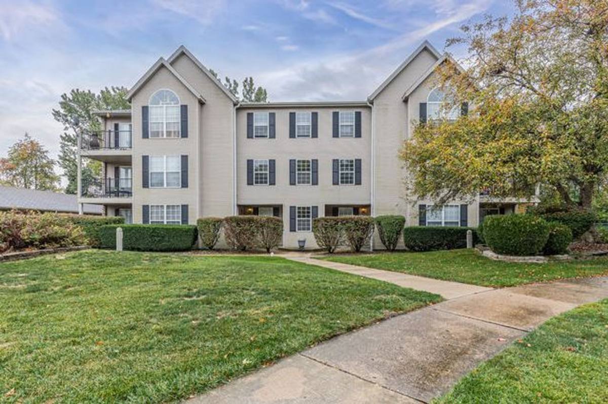 Apartment for rent at 5 Hartwell Court, Savoy, IL 61874