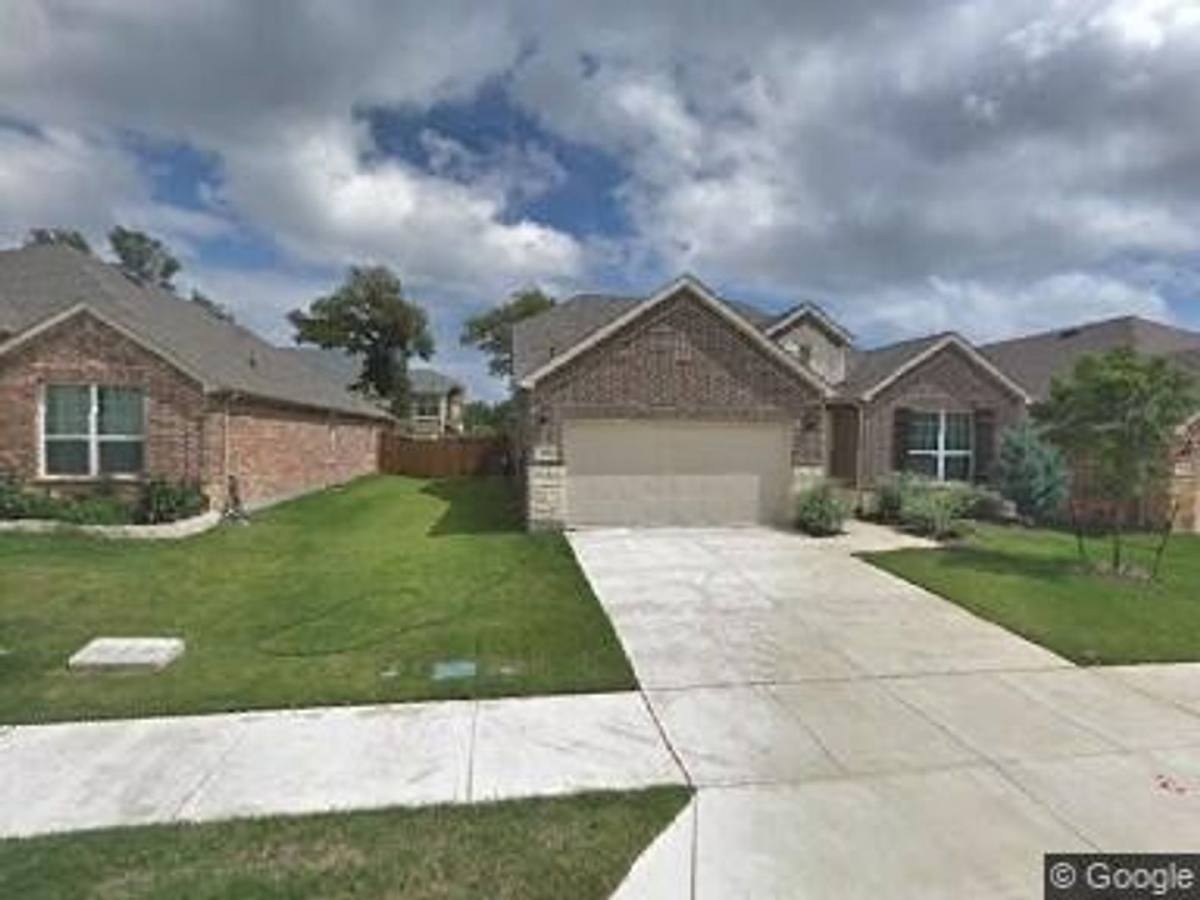 House for rent at 517 Windward Dr, Little Elm, TX 75068
