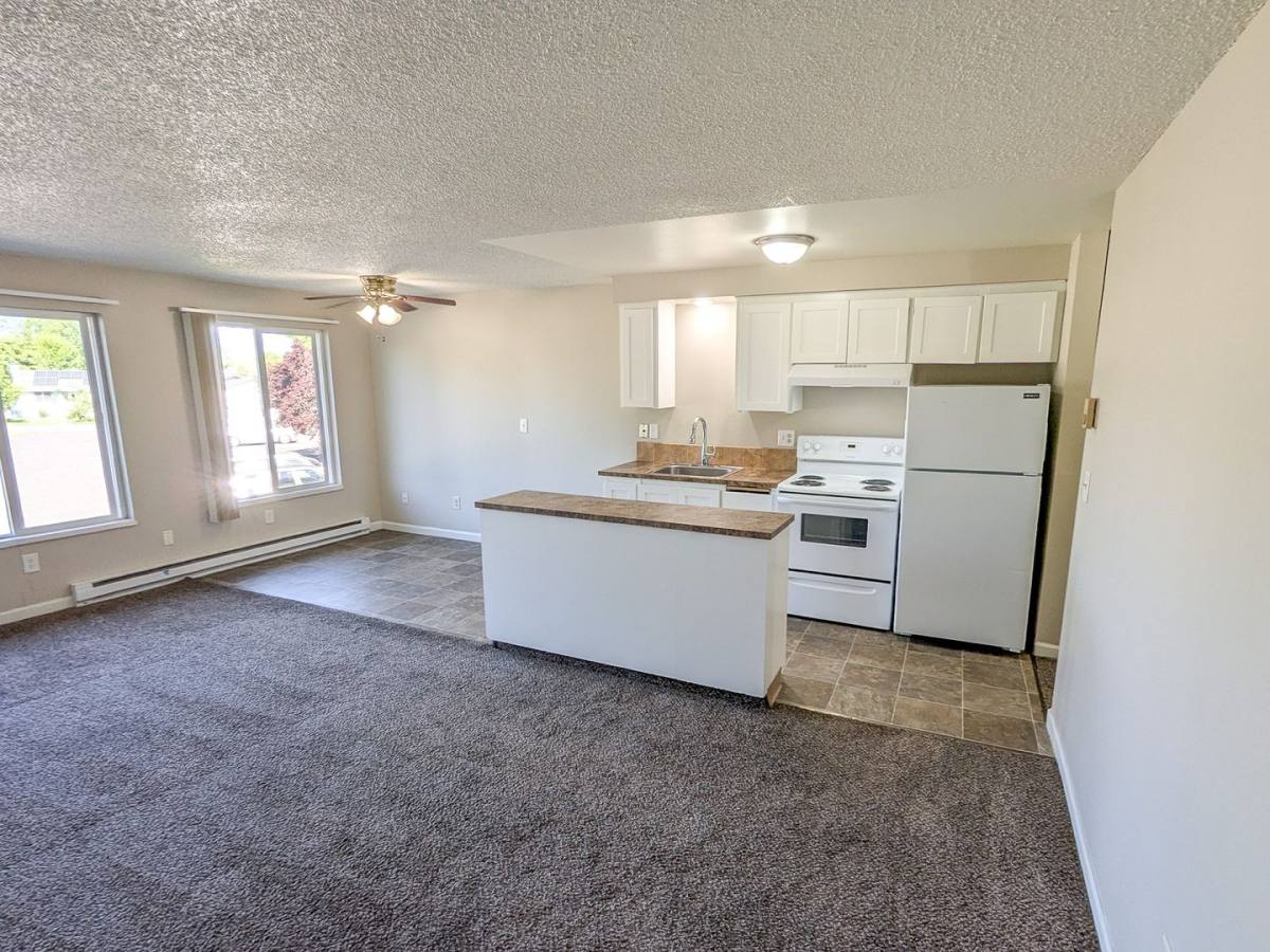 Apartment for rent at 470-488 24th St NE, Salem, OR 97301