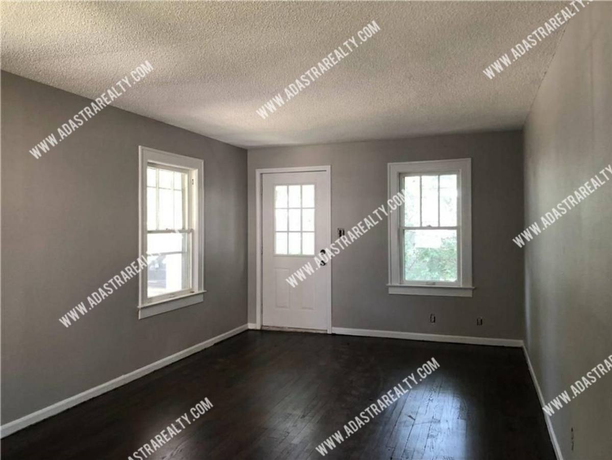 House for rent at 7640 Pennsylvania Ave, Kansas City, MO 64114