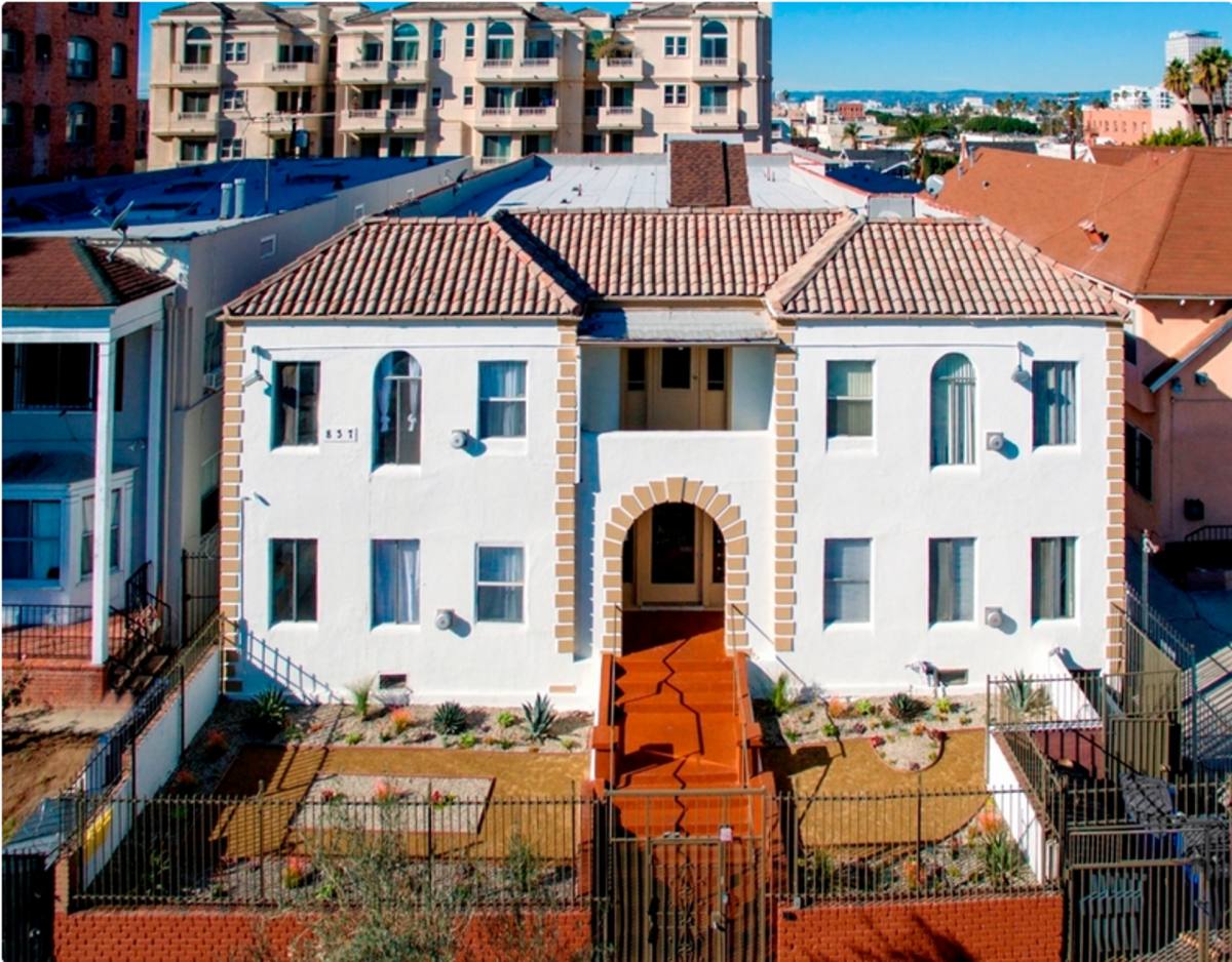 Apartment for rent at 837 S Normandie Ave, Los Angeles, CA 90005