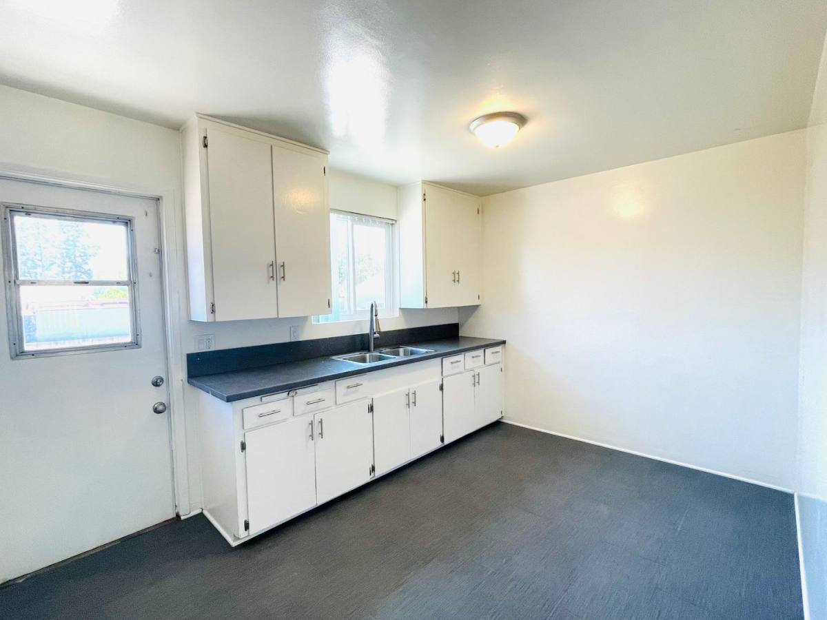 Apartment for rent at 700 N Ojai Rd, A-H, Santa Paula, CA 93060