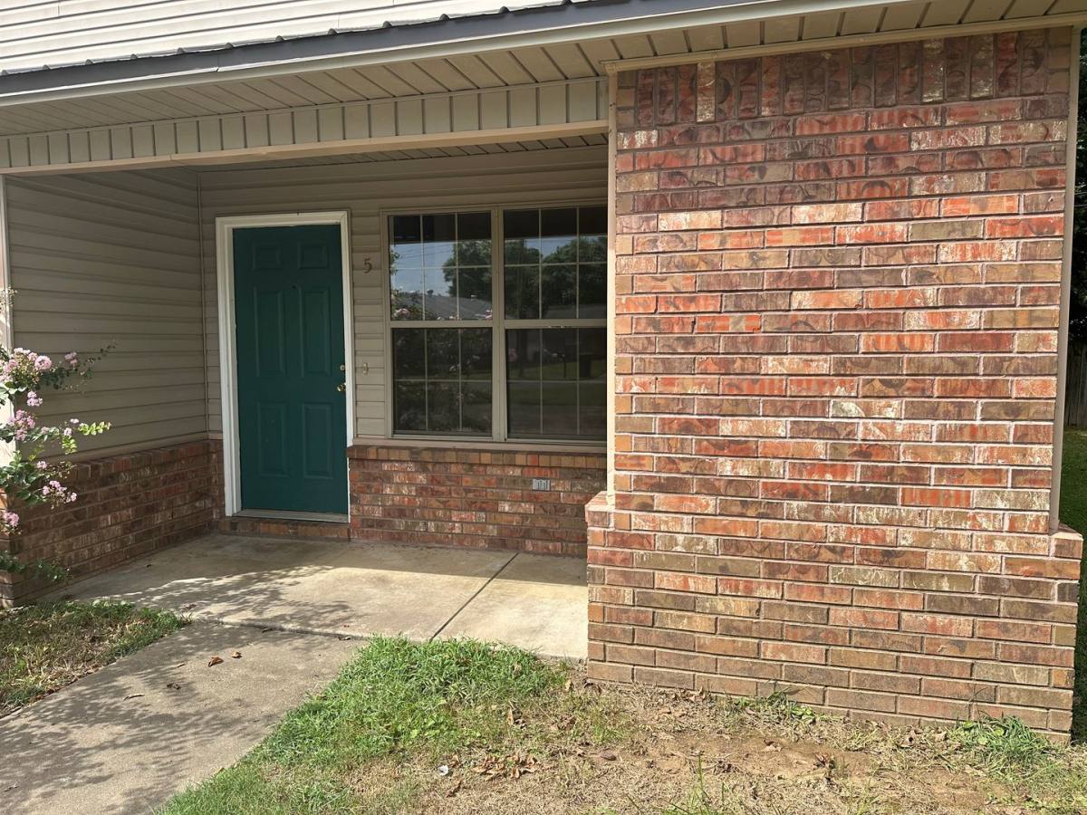 Apartment for rent at 225 E L St, Russellville, AR 72801