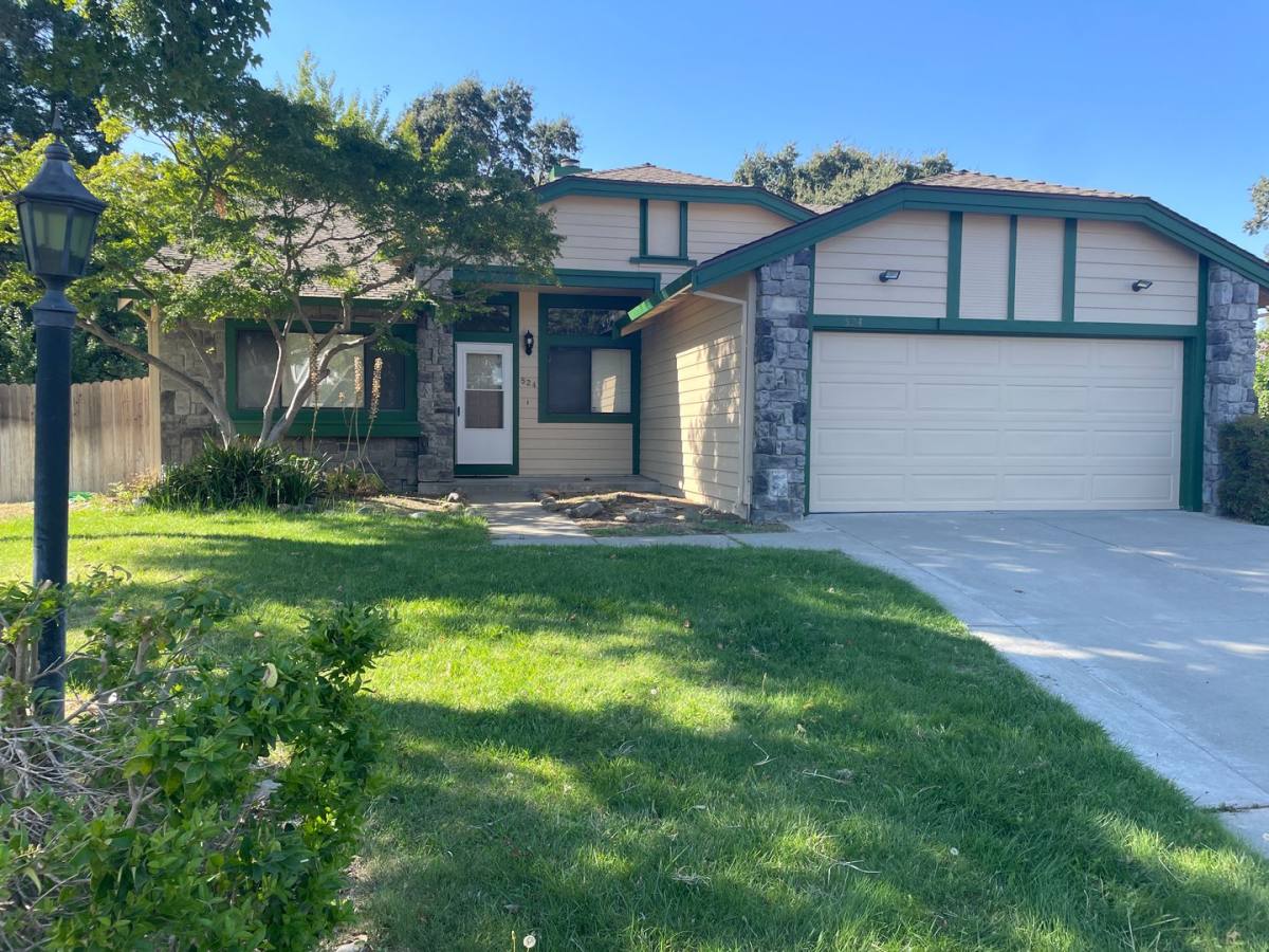 House for rent at 524 Oakmeadow Court, Vacaville, CA 95687