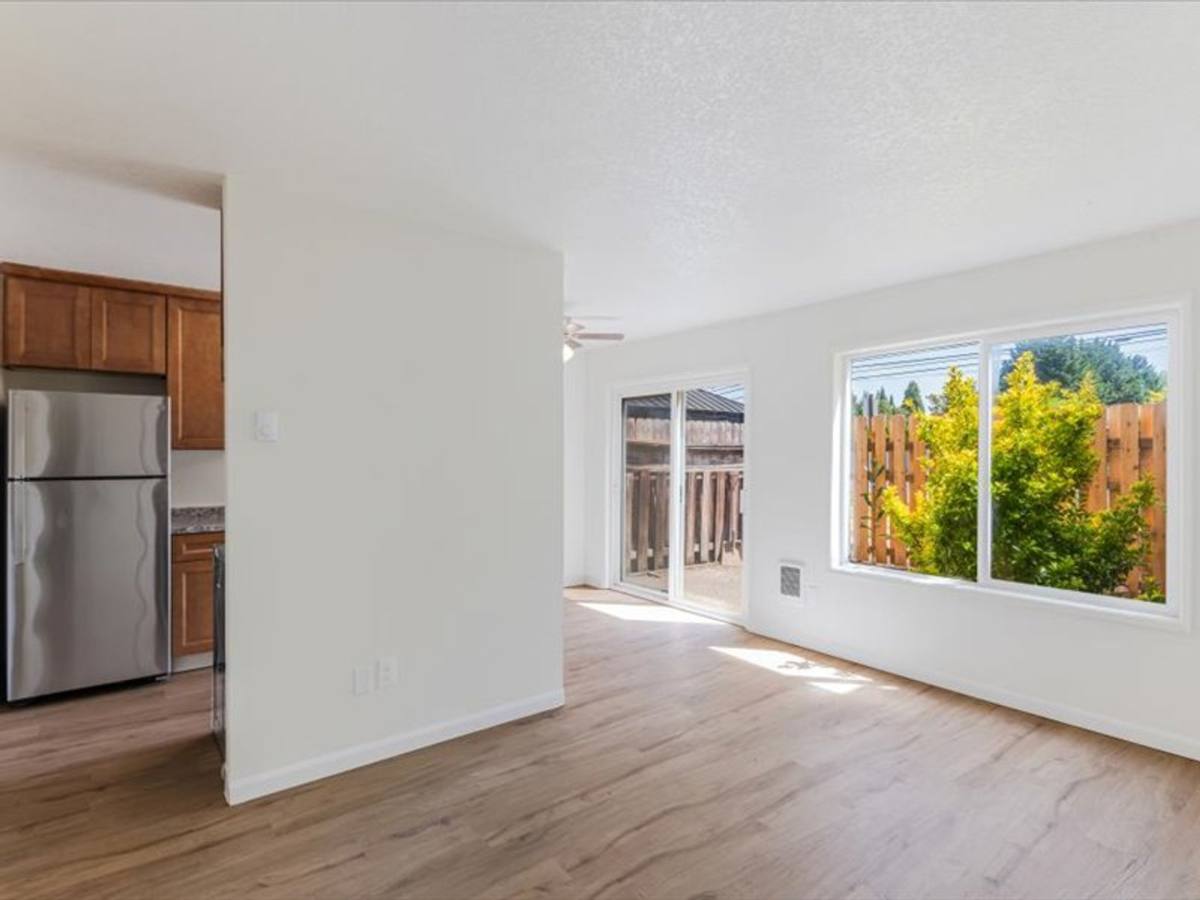 Townhouse for rent at 7911 SE King Rd, Portland, OR 97222