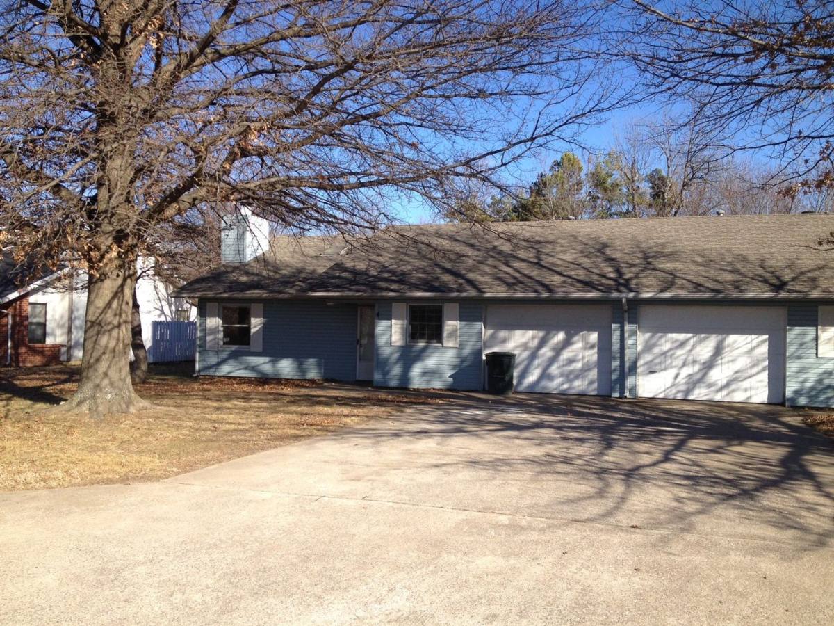 Apartment for rent at 982-984 N Lancelot Ave, Fayetteville, AR 72703