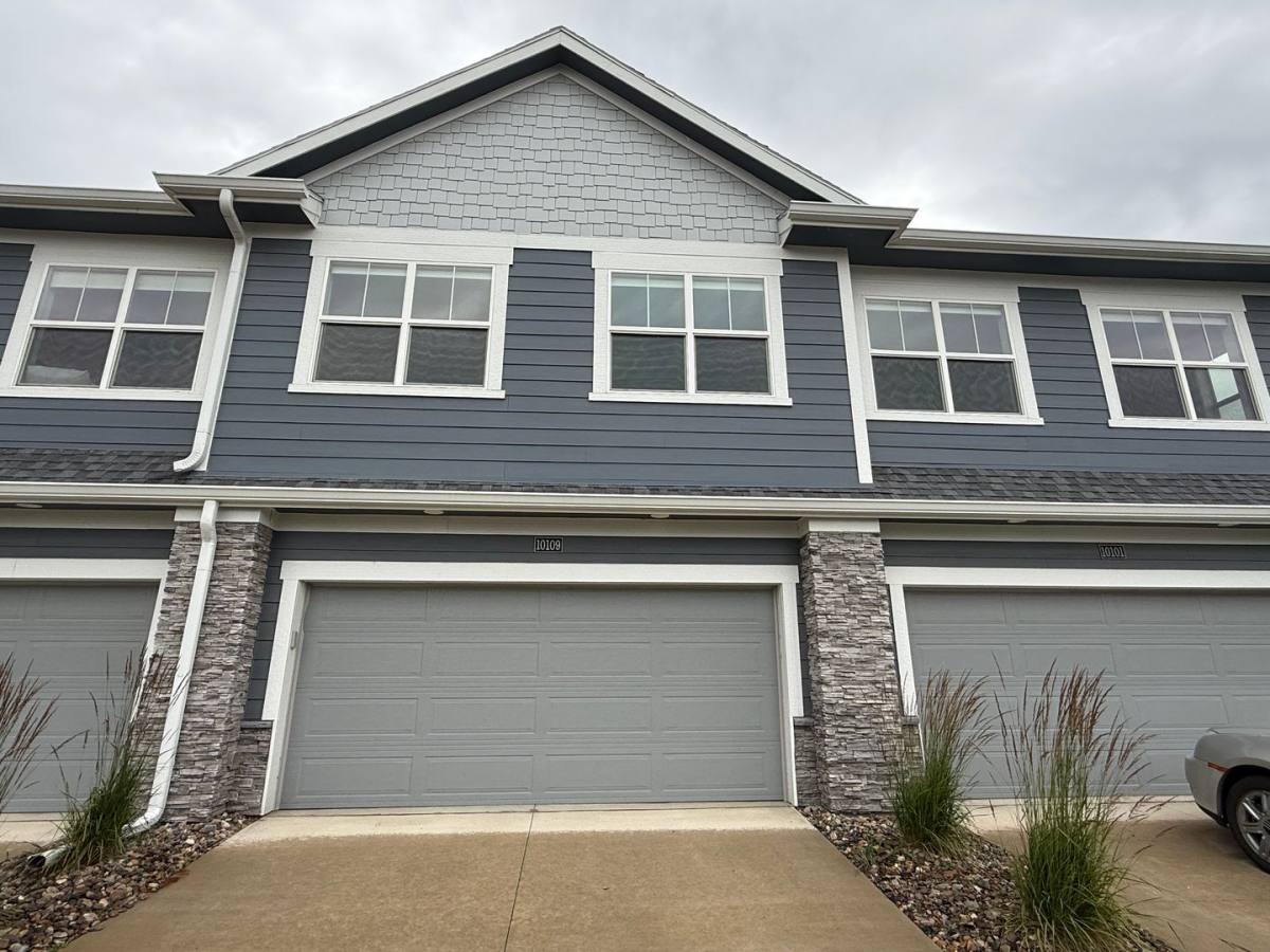 Townhouse for rent at 10101 Stark Dr, West Des Moines, IA 50266