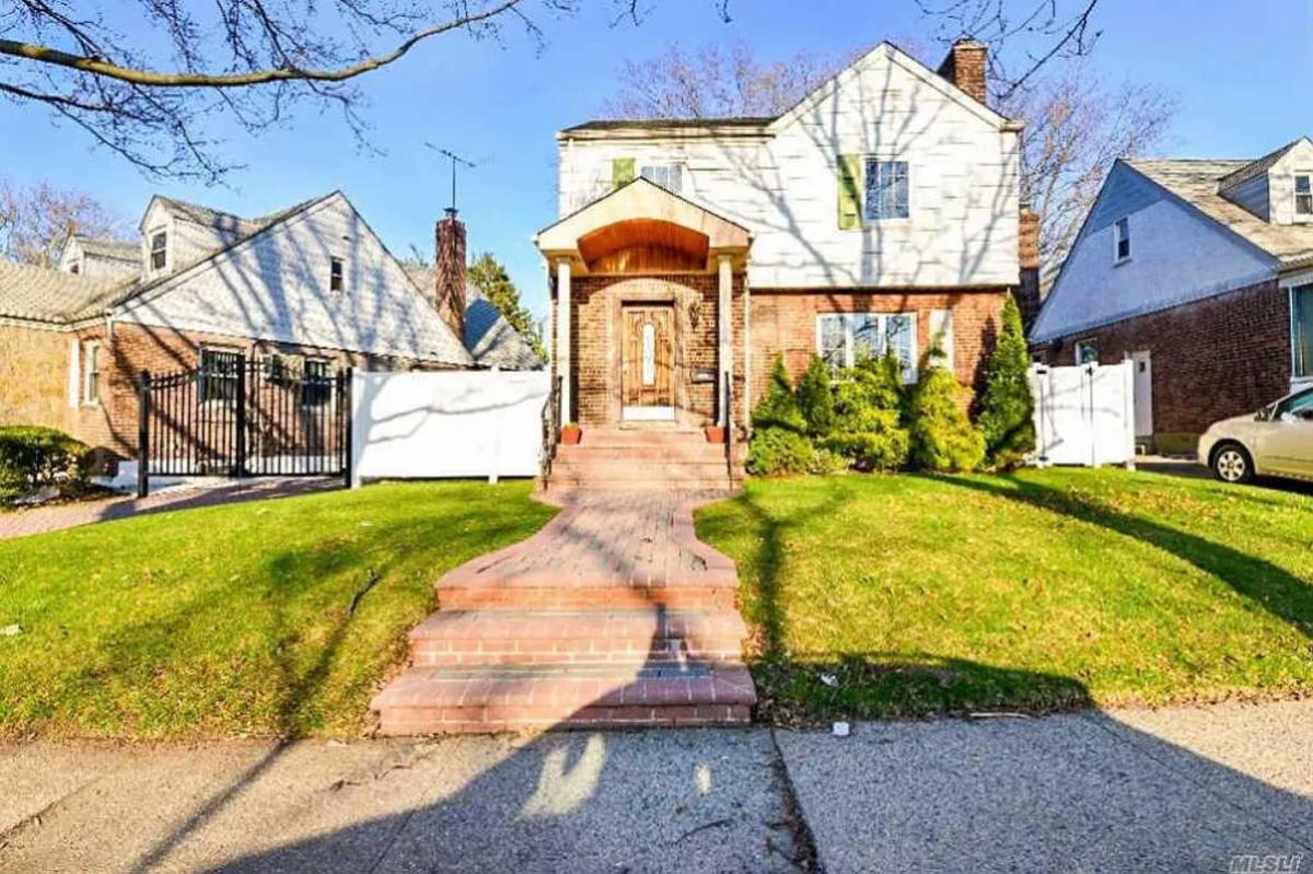 House for rent at 81-89 Utopia Parkway, Jamaica, NY 11432