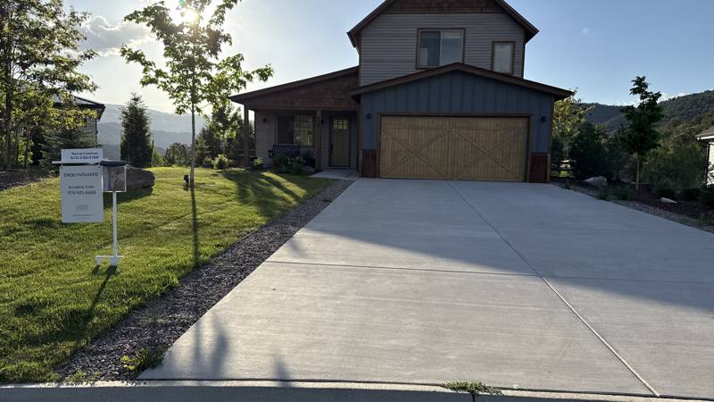 House for rent at 408 Pinyon Mesa Dr, Glenwood Springs, CO 81601